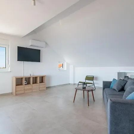 Apartment By The Sea Mandre, Pag - 22606 *