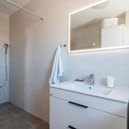 Apartment By The Sea Mandre, Pag - 22606 Kolan