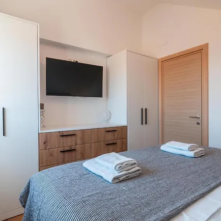 Apartment By The Sea Mandre, Pag - 22606 *